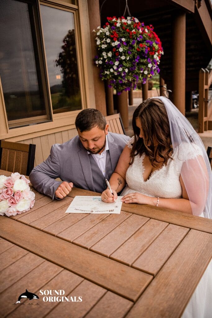 Sun River in Bend, Oregon Wedding // Cheyan + Chuck -