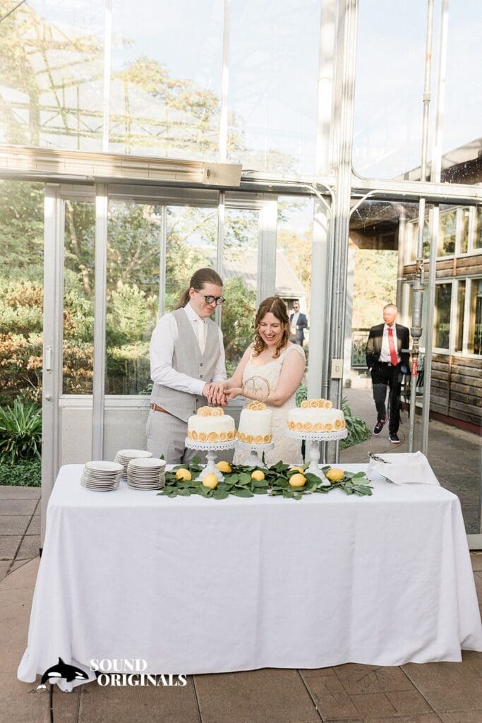 UW Center for Urban Horticulture Wedding // Jen + Steven -