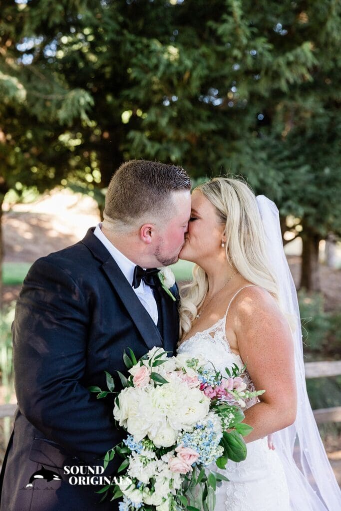 Aurora Colony Vineyards Wedding // Nellie + Reid -