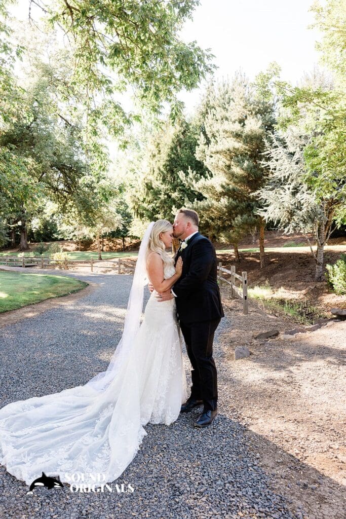Aurora Colony Vineyards Wedding // Nellie + Reid -