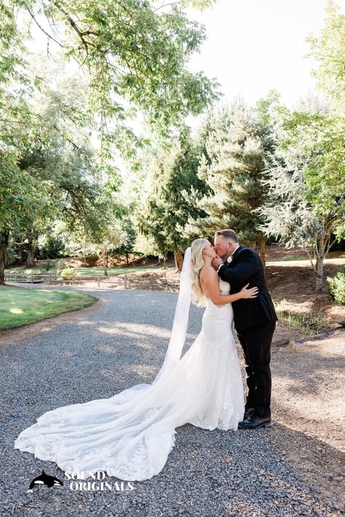 Aurora Colony Vineyards Wedding // Nellie + Reid -