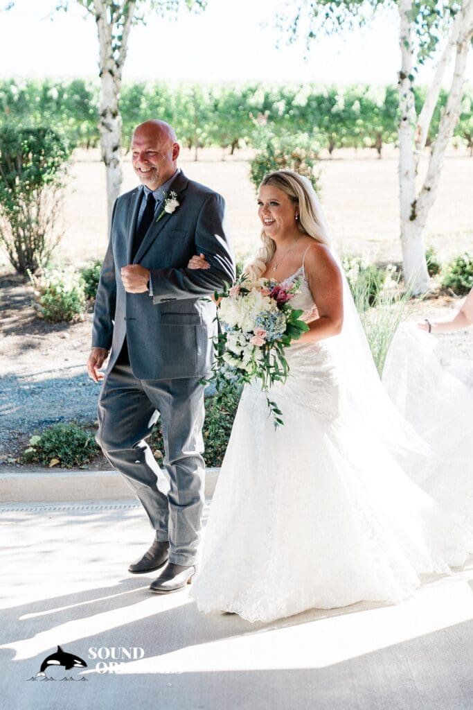 Aurora Colony Vineyards Wedding // Nellie + Reid -