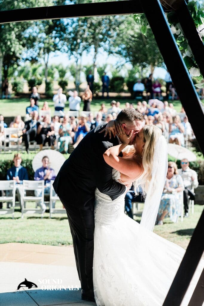 Aurora Colony Vineyards Wedding // Nellie + Reid -