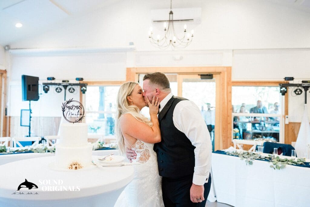 Aurora Colony Vineyards Wedding // Nellie + Reid -