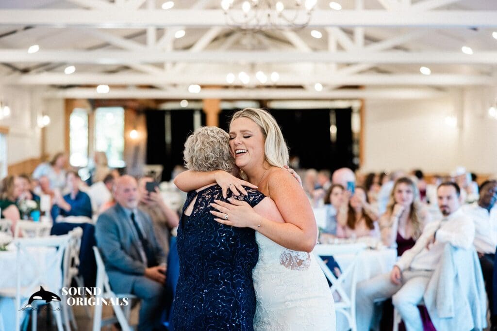 Aurora Colony Vineyards Wedding // Nellie + Reid -