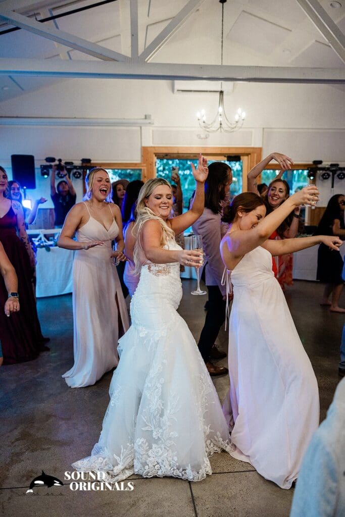 Aurora Colony Vineyards Wedding // Nellie + Reid -