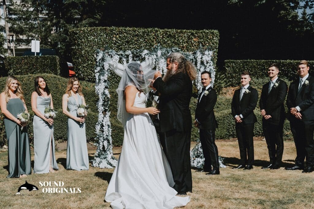 Meydenbauer Bay Yacht Club Wedding // Kayla + Gavin -