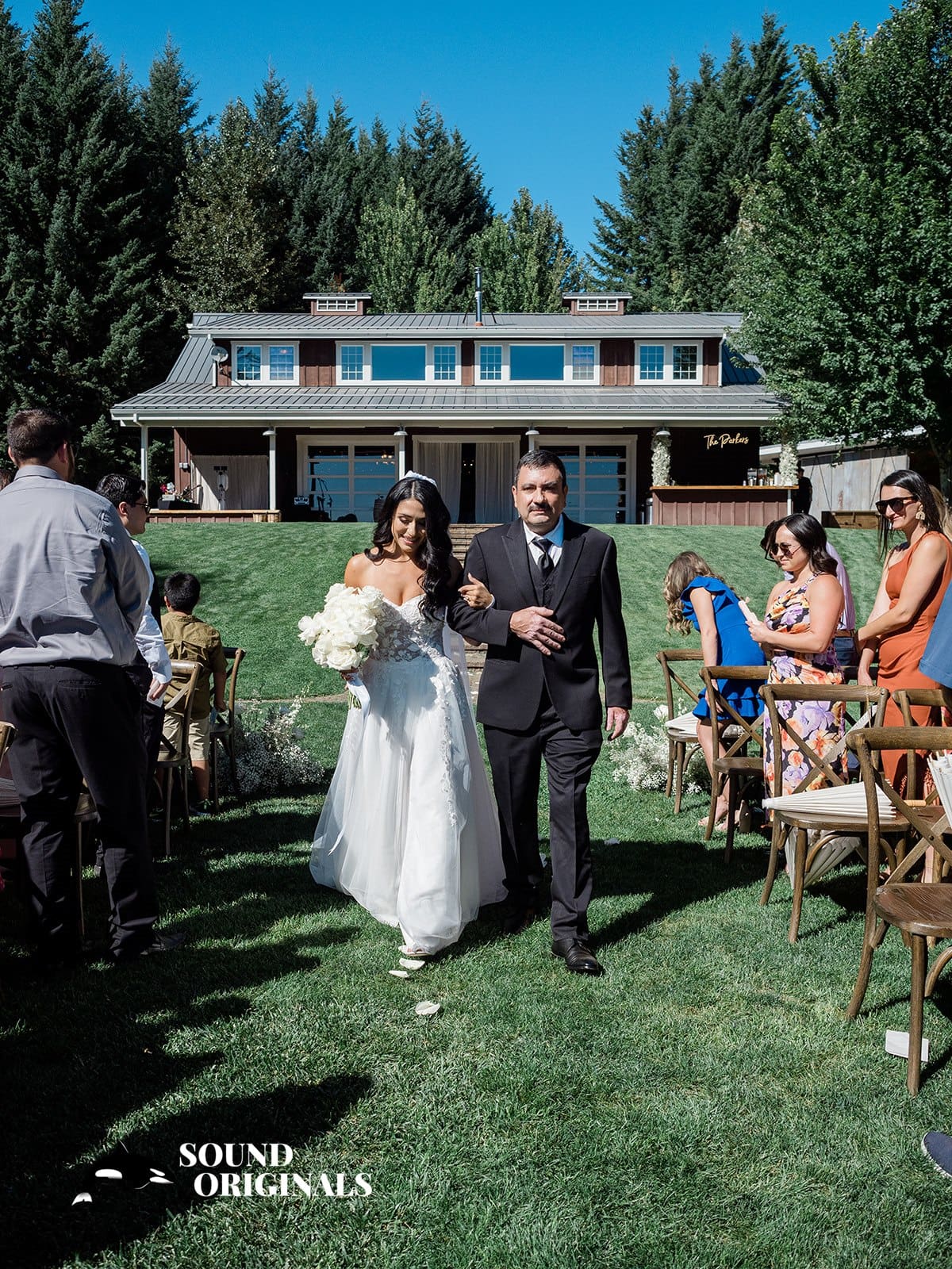 Gorge Crest Vineyards Wedding // Alejandra + Brandon -