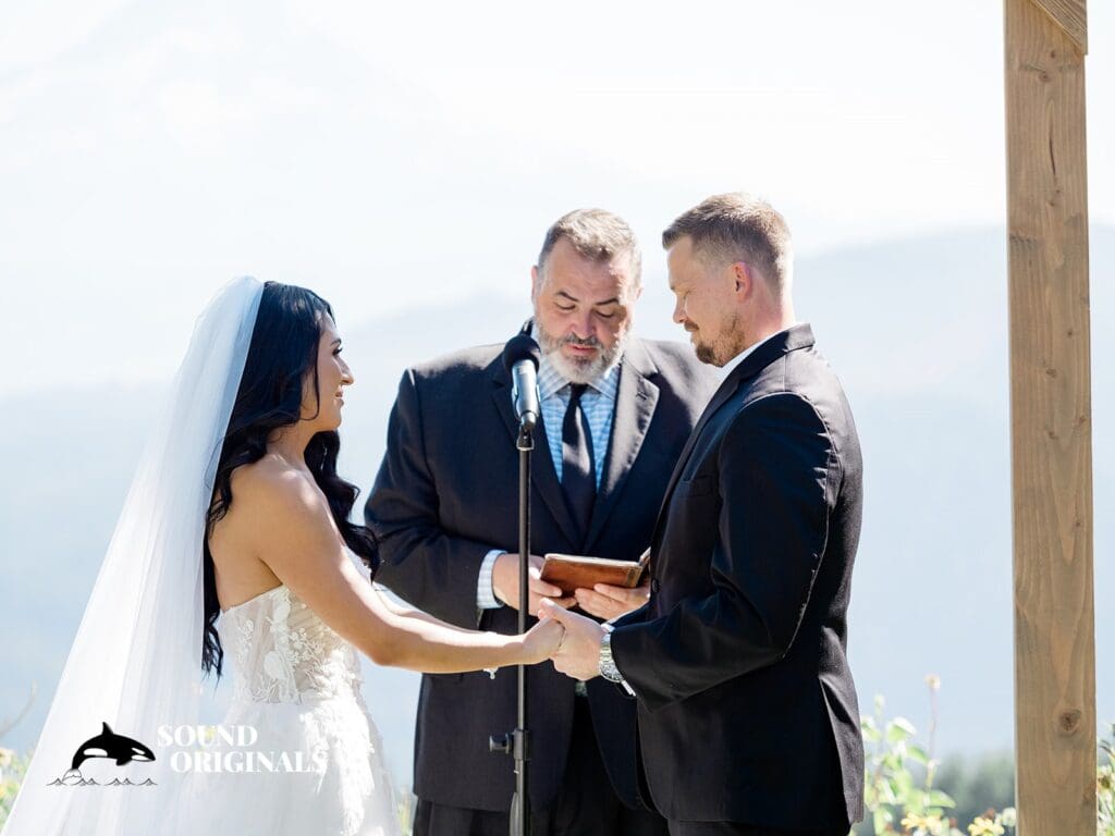Gorge Crest Vineyards Wedding // Alejandra + Brandon -