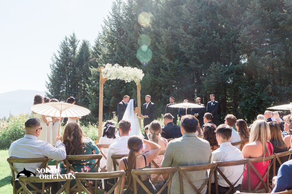 Gorge Crest Vineyards Wedding // Alejandra + Brandon -