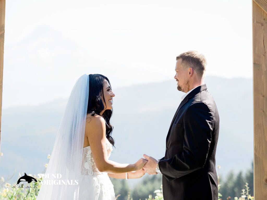 Gorge Crest Vineyards Wedding // Alejandra + Brandon -