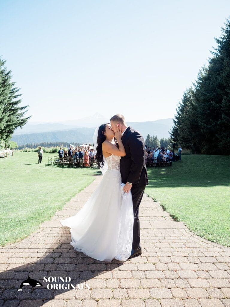 Gorge Crest Vineyards Wedding // Alejandra + Brandon -