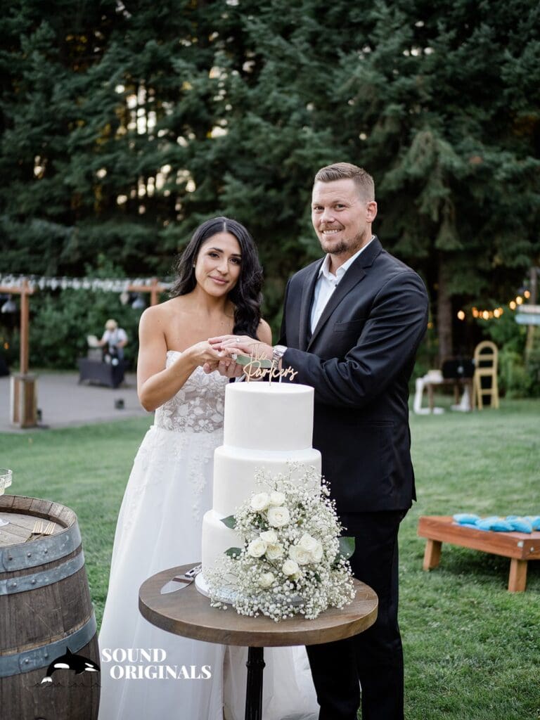 Gorge Crest Vineyards Wedding // Alejandra + Brandon -