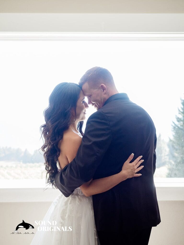 Gorge Crest Vineyards Wedding // Alejandra + Brandon -