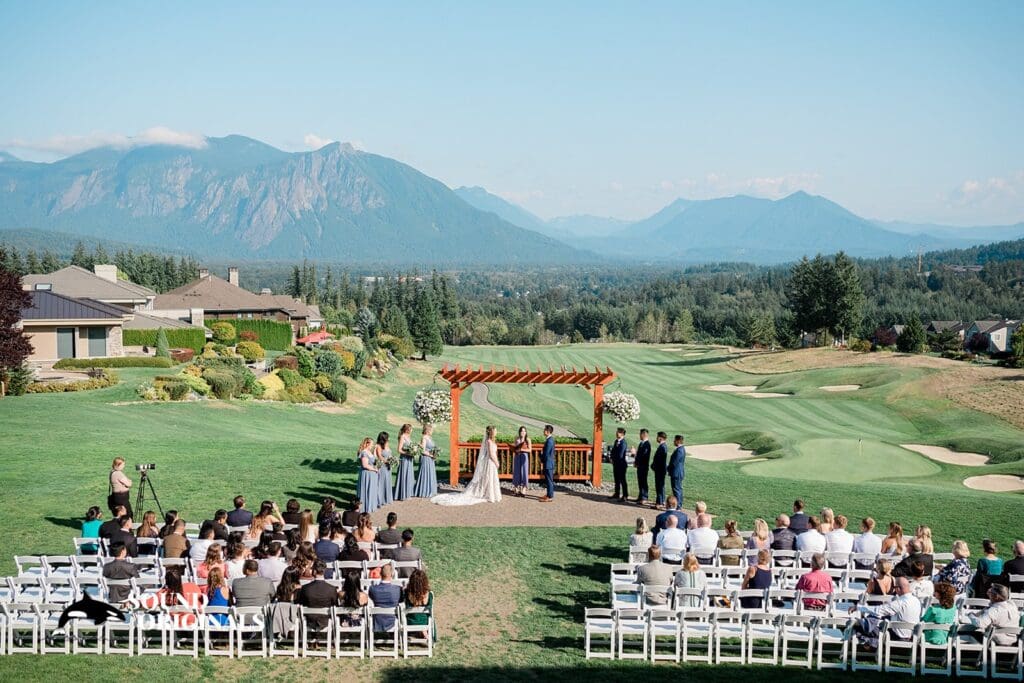 The Club at Snoqualmie Ridge Wedding // Kelsey + Ryan -