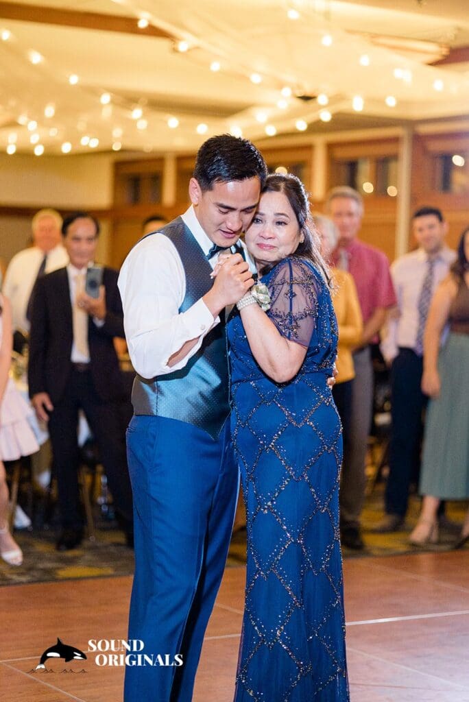 The Club at Snoqualmie Ridge Wedding // Kelsey + Ryan -