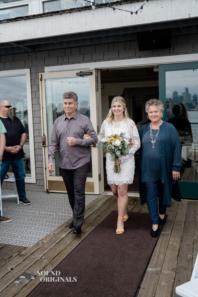 Salty's on Alki Wedding // Hannah + Isaac -