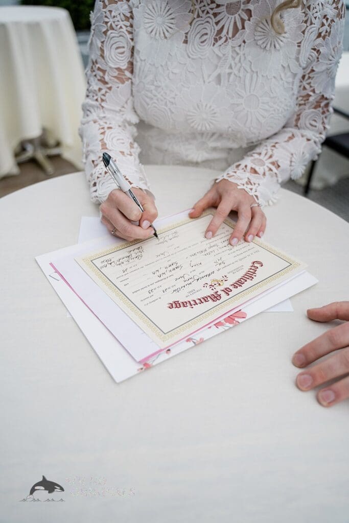 Salty's on Alki Wedding // Hannah + Isaac -