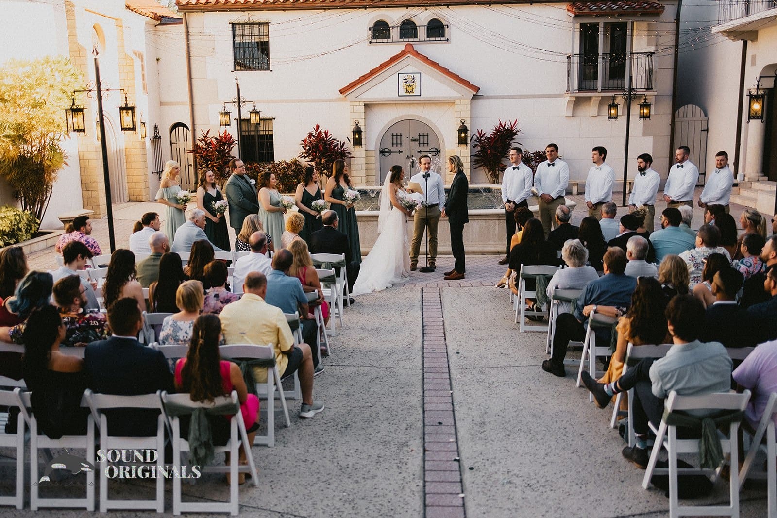 Navigating Wedding Etiquette: Dos and Don'ts -