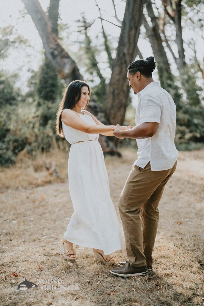 Ash + Chris Lincoln Park Engagement // Ash & Chris -