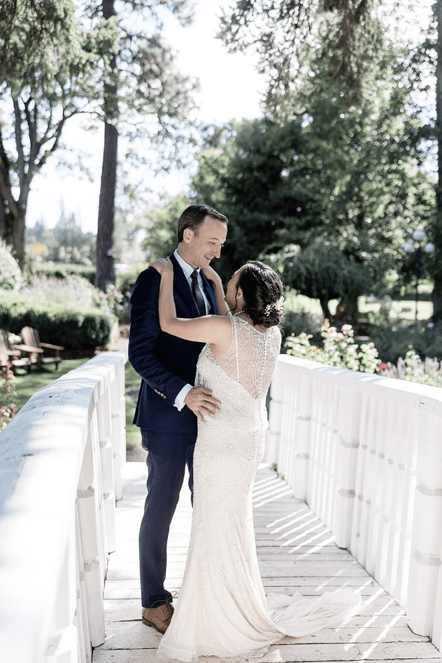 Gorge Crest Vineyards Wedding -