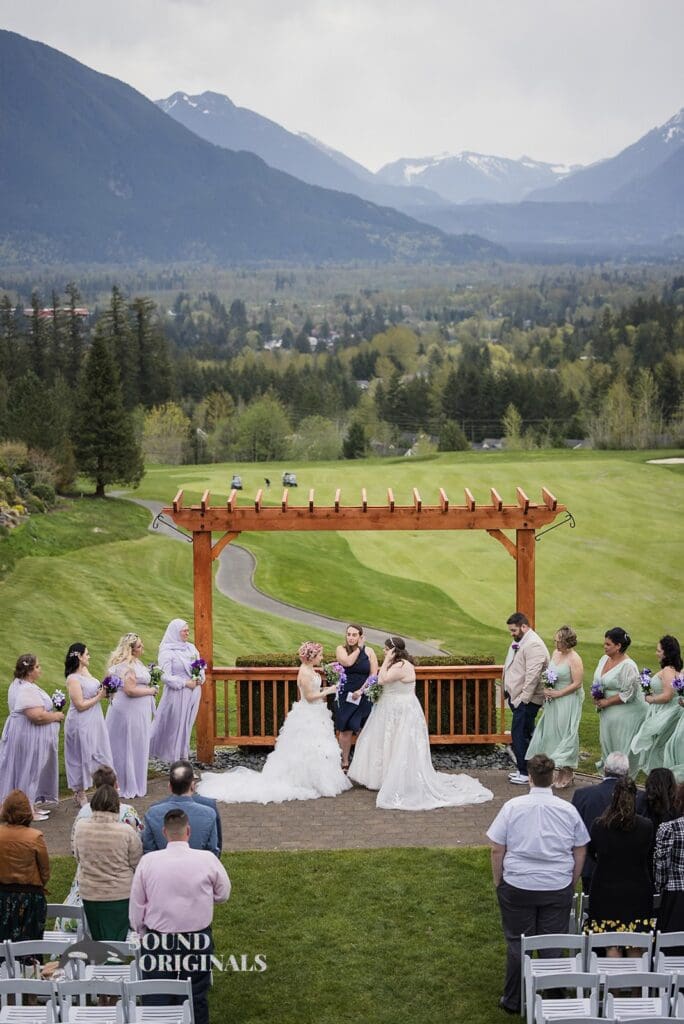 The Club at Snoqualmie Ridge Wedding // Amey + Kristen -