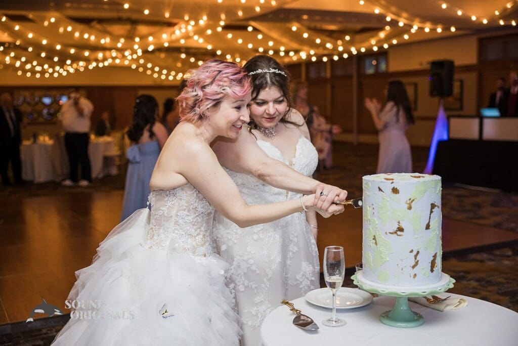 The Club at Snoqualmie Ridge Wedding // Amey + Kristen -