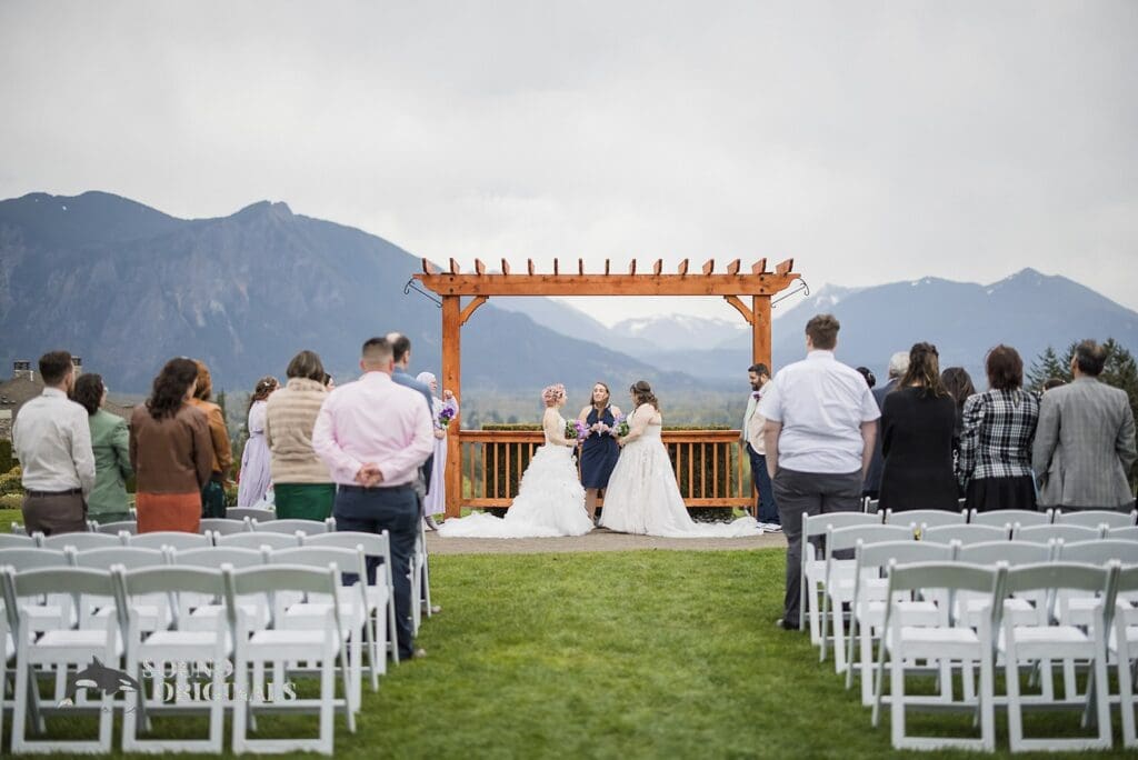 The Club at Snoqualmie Ridge Wedding // Amey + Kristen -