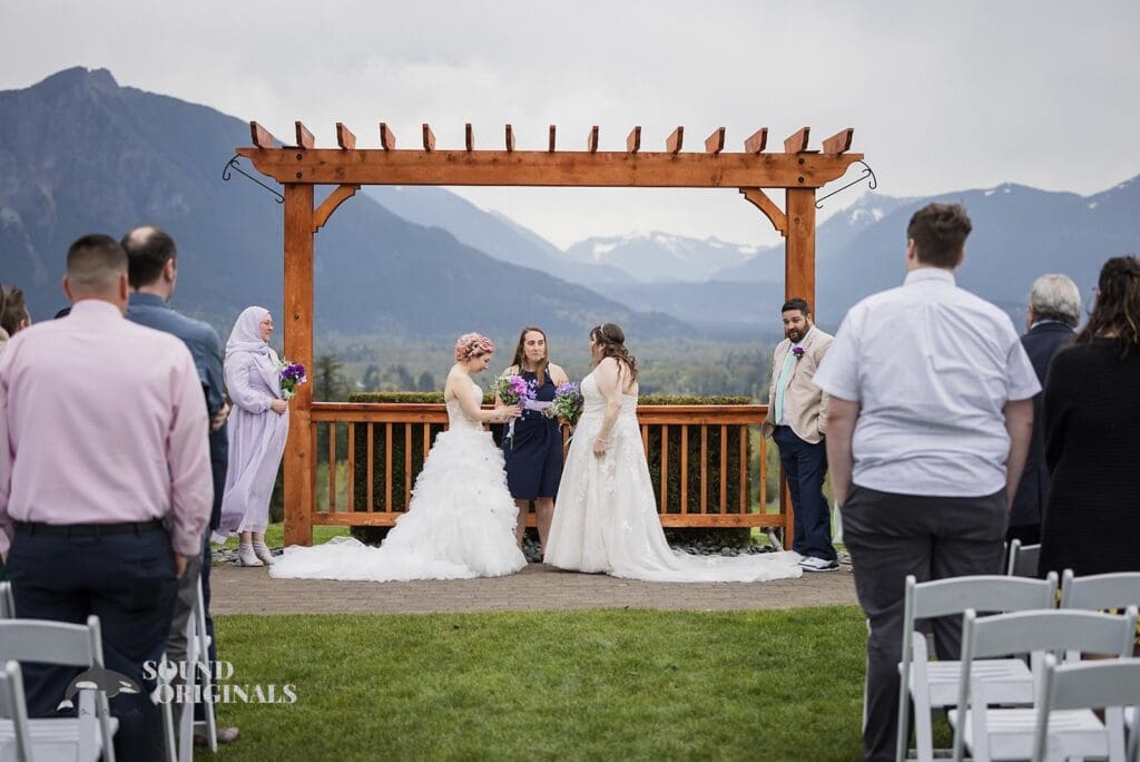 The Club at Snoqualmie Ridge Wedding // Amey + Kristen -