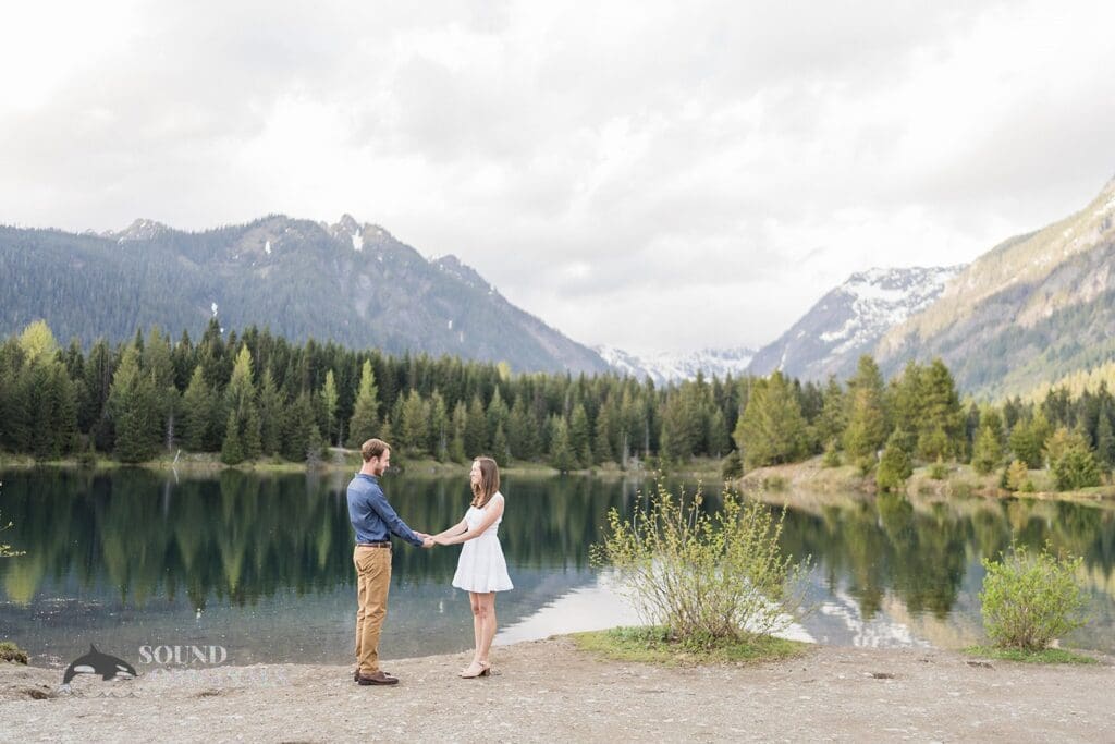 25 STUNNING Locations for Engagement Photos in Seattle -