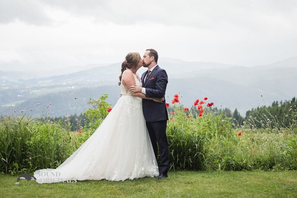Gorge Crest Vineyards Wedding // Lindsey + Tom -
