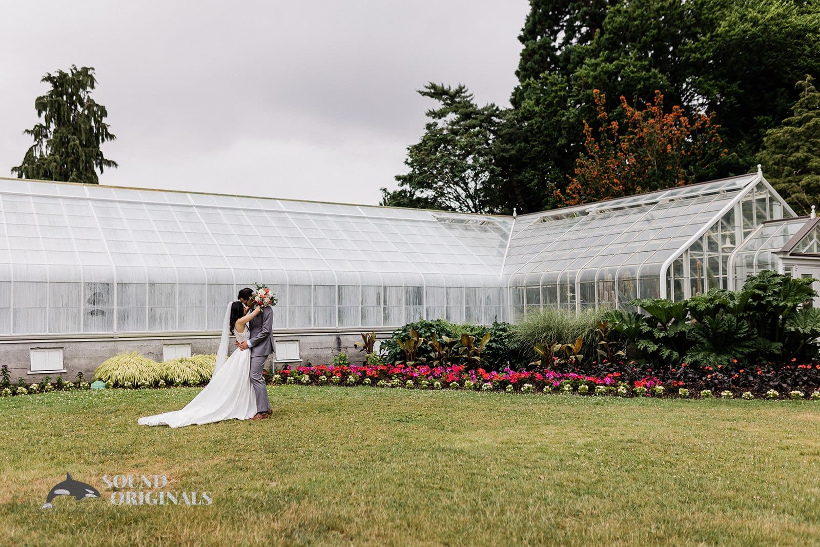 Volunteer Park Conservatory Wedding // Trironk & Erika -