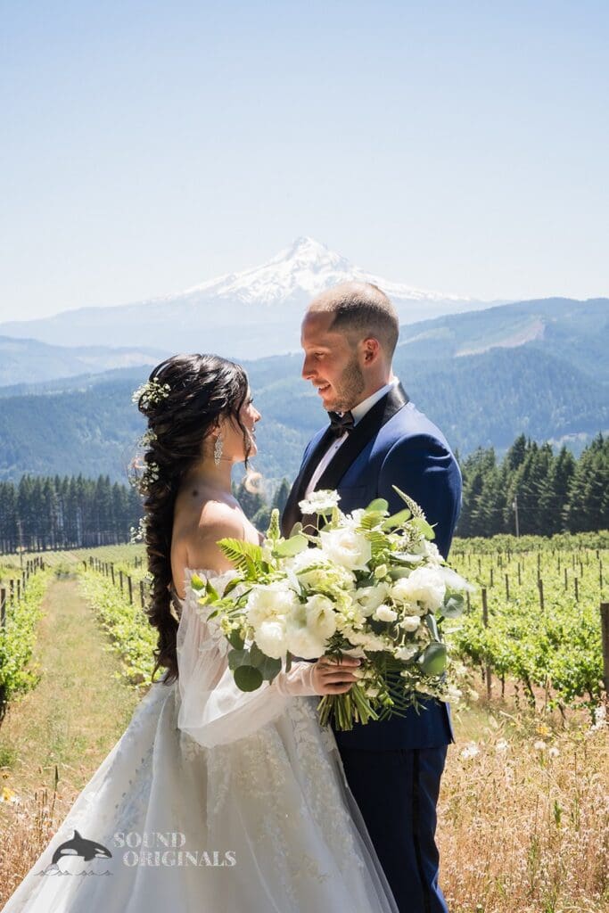 Gorge Crest Vineyards Wedding // Diany + Joel -