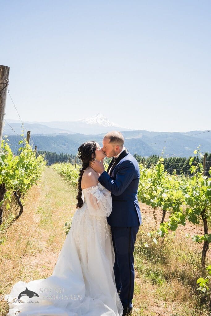 Gorge Crest Vineyards Wedding // Diany + Joel -