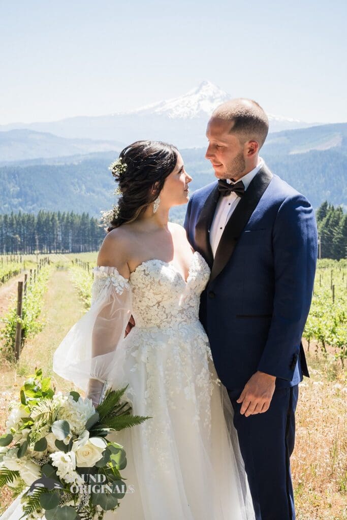 Gorge Crest Vineyards Wedding // Diany + Joel -