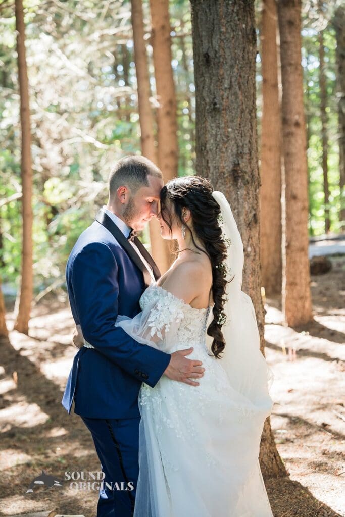 Gorge Crest Vineyards Wedding // Diany + Joel -