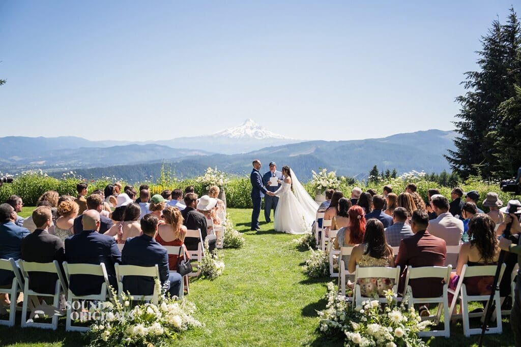 Gorge Crest Vineyards Wedding // Diany + Joel -