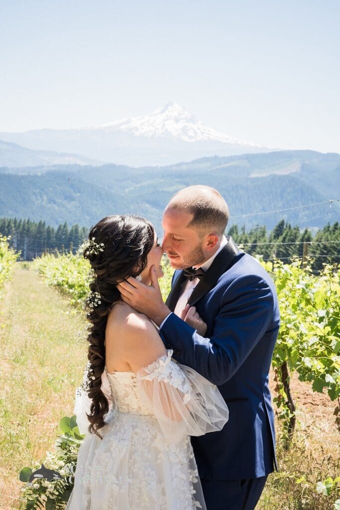 Gorge Crest Vineyards Wedding // Diany + Joel -