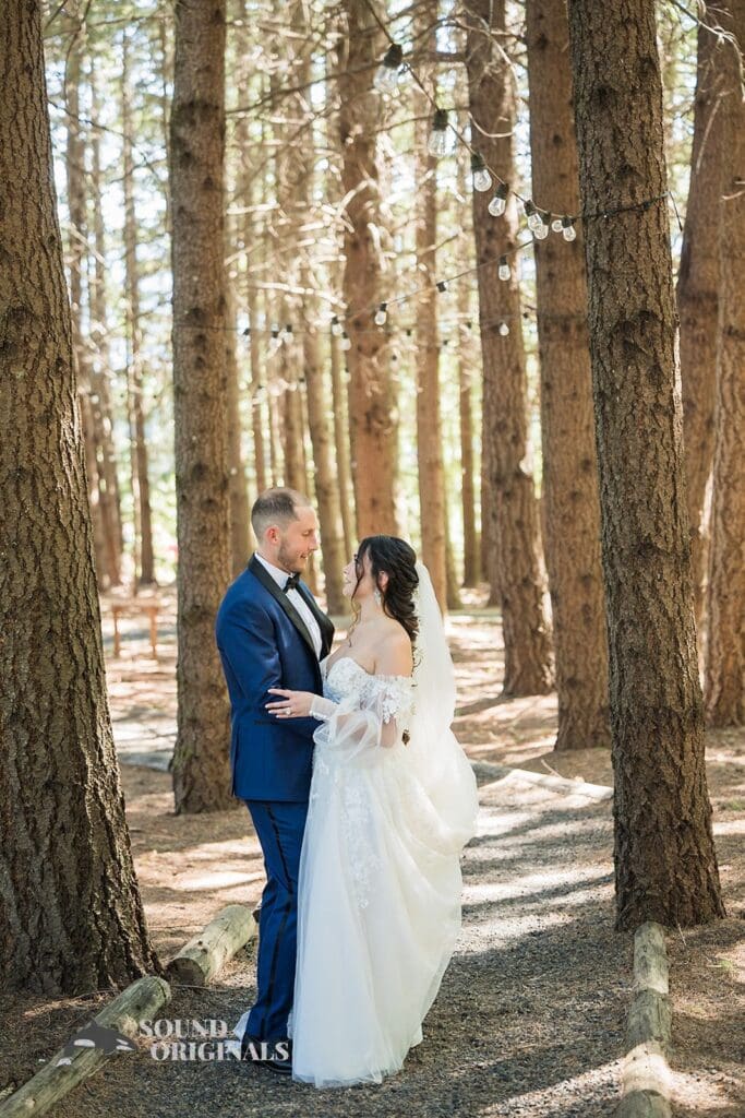 Gorge Crest Vineyards Wedding // Diany + Joel -