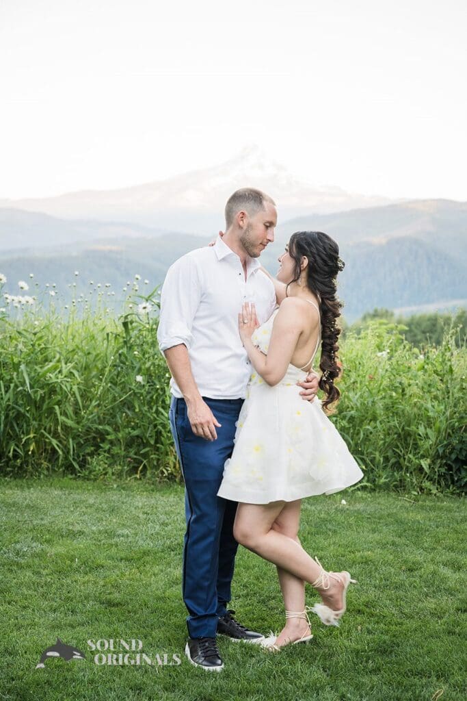 Gorge Crest Vineyards Wedding // Diany + Joel -