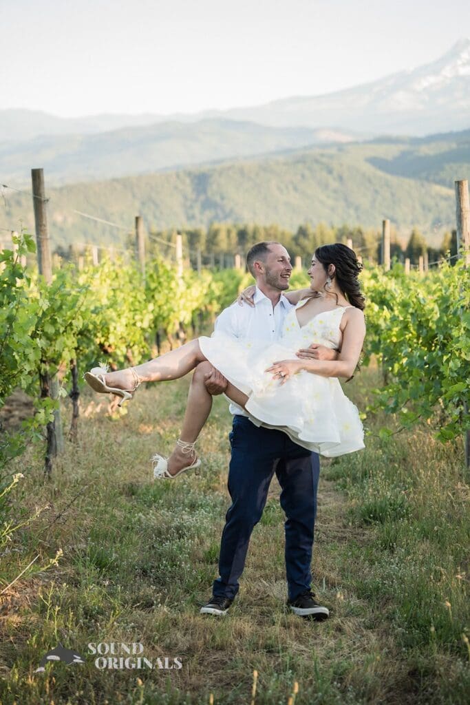 Gorge Crest Vineyards Wedding // Diany + Joel -