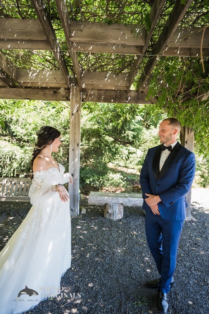 Gorge Crest Vineyards Wedding // Diany + Joel -