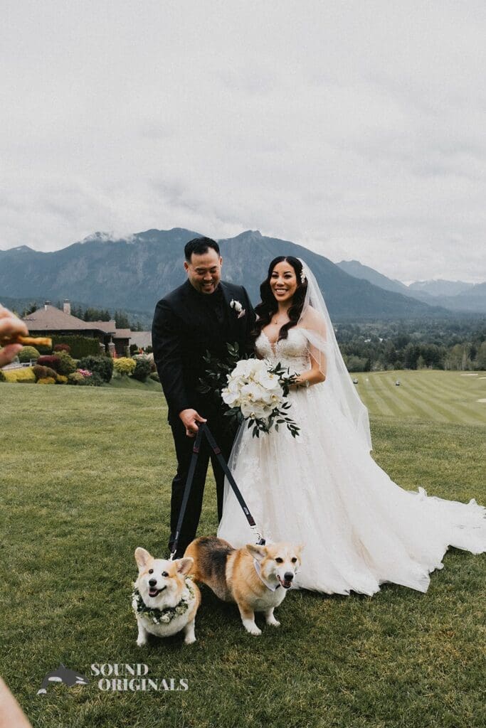 Shari + Jonathan The Club at Snoqualmie Ridge Wedding // Shari + Jonathan -