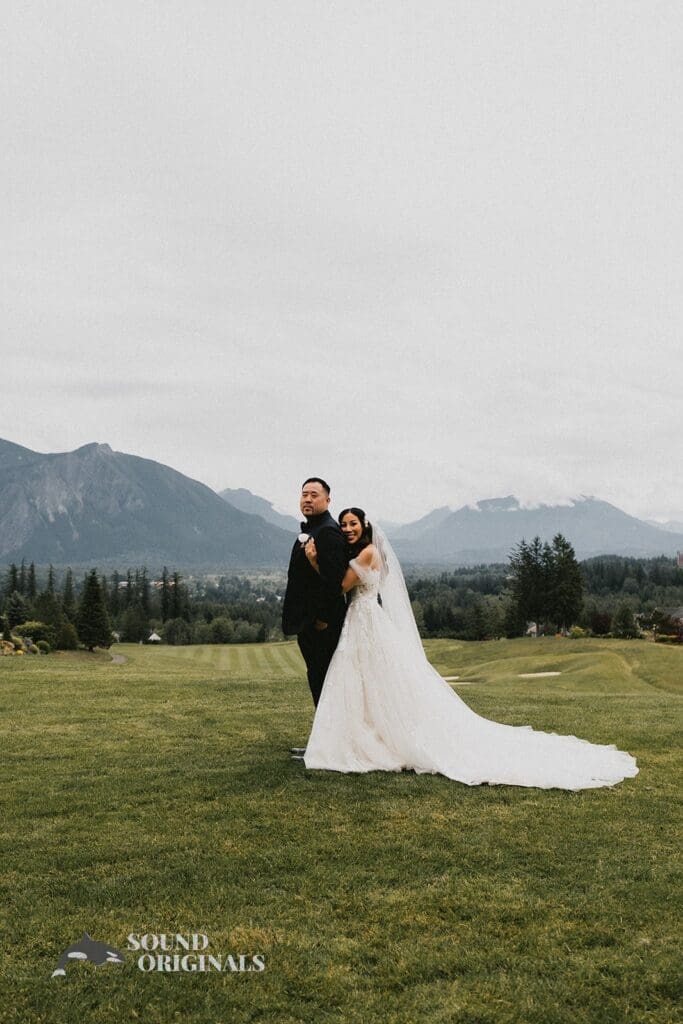 Shari + Jonathan The Club at Snoqualmie Ridge Wedding // Shari + Jonathan -