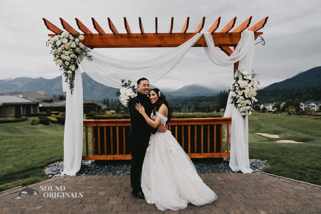 Shari + Jonathan The Club at Snoqualmie Ridge Wedding // Shari + Jonathan -