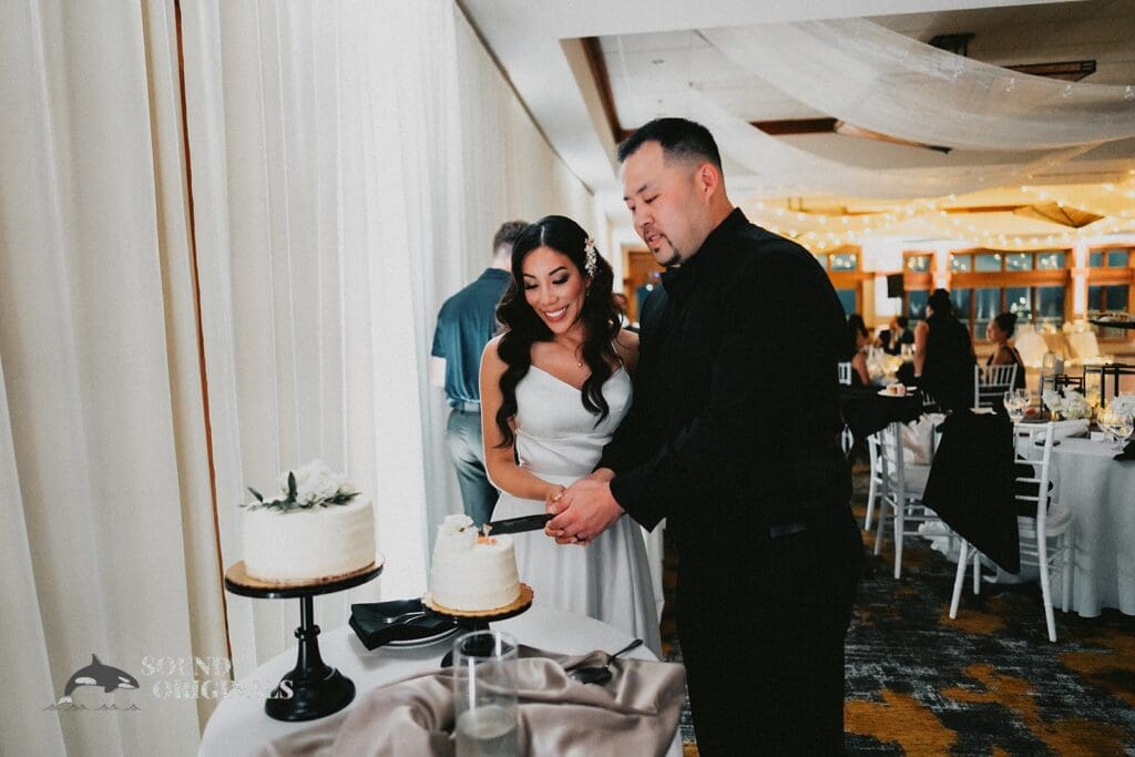 Shari + Jonathan The Club at Snoqualmie Ridge Wedding // Shari + Jonathan -