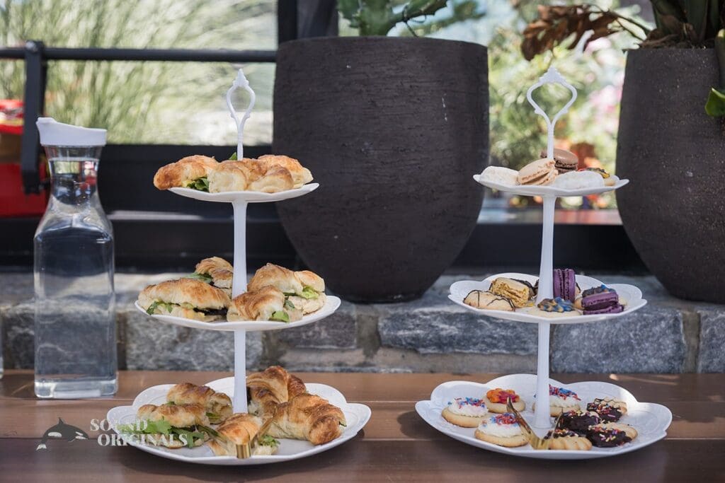 Yummy burgers and desserts made available in the Private Home Wedding