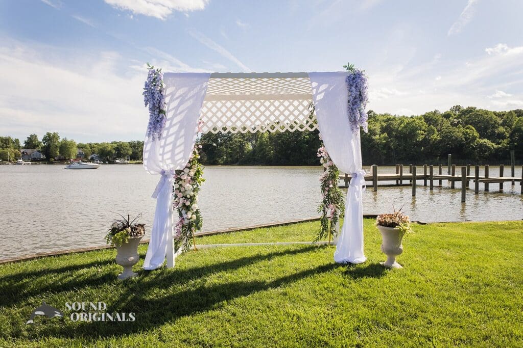 Photographer captures elegant Private Home Wedding altar