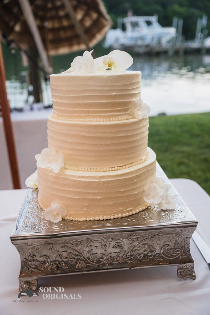 Yummy peach-coloured wedding cake at the Private Home Wedding