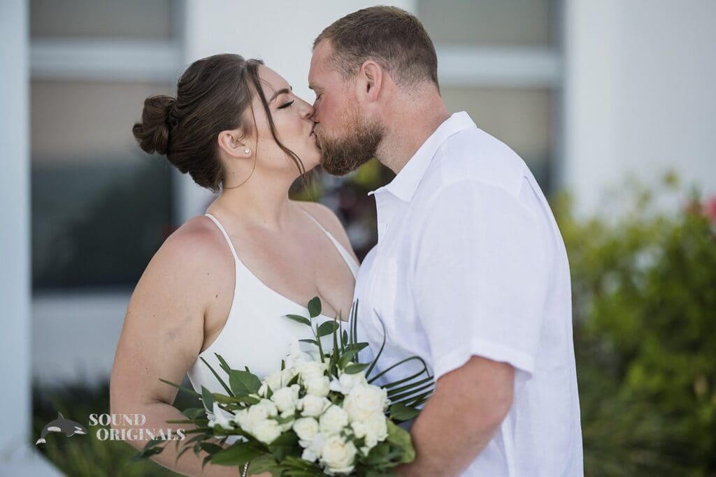 Kissing couple at Cadillac Hotel and Beach